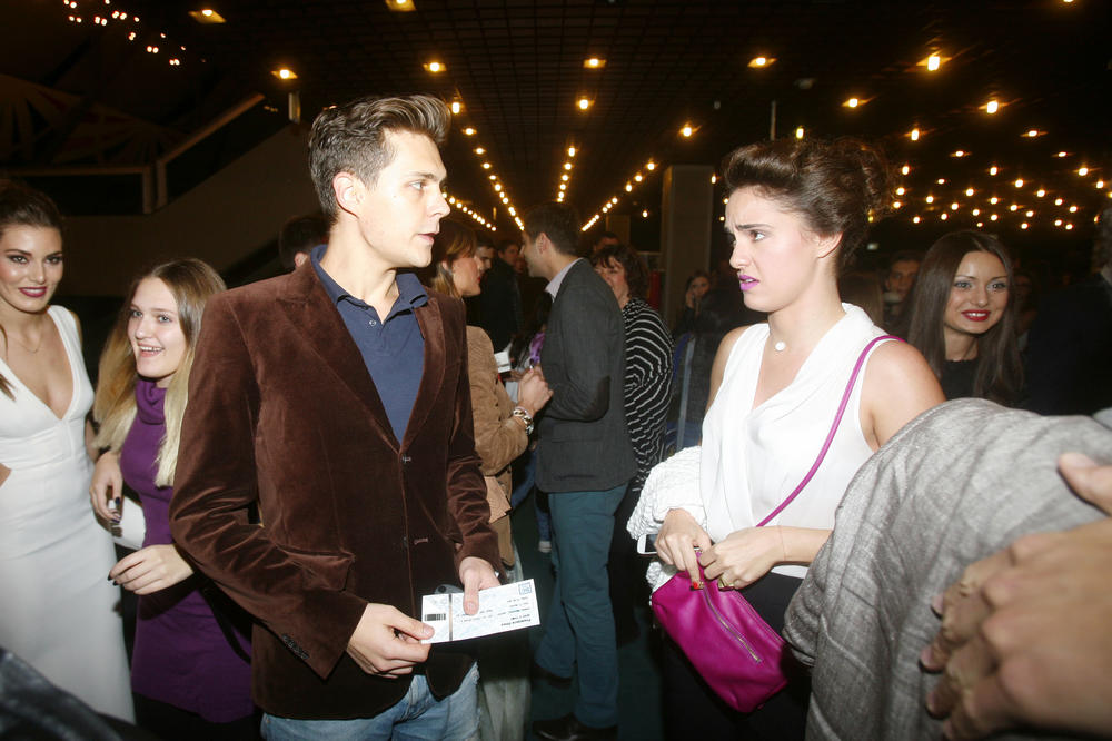 Sećate se Bikovićeve bivše devojke ANJE? Danas je još LEPŠA, a pored glume latila se i mikrofona i oduvala sve! (FOTO)