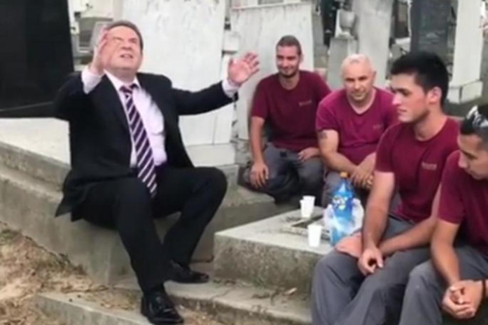 KARIĆ JE OPET HIT NA INSTAGRAMU! Seo je na bratov grob, pa se obratio grobarima na nesvakidašnji način! (VIDEO)