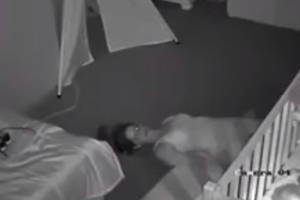 GLEDAO JE SNIMAK SA KAMERE U SOBI SA BEBOM: Kad je video šta se desilo, SVAKA DLAKA NA TELU MU SE NAJEŽILA! (VIDEO)