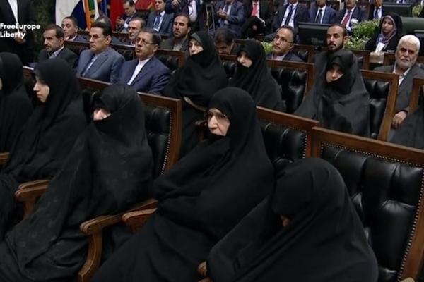 PRONAĐI MAJU GOJKOVIĆ! Ponovo je posetila Iran, evo kako je sad bila obučena! (FOTO)