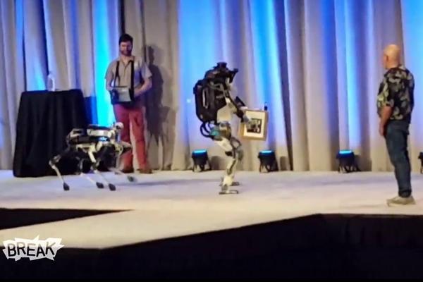 I roboti imaju loš dan! Usred prezentacije dogodio se žešći peh! (VIDEO)