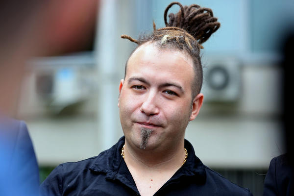 BOLJE DA MI ĆERKA U RUCI DRŽI DŽOINT NEGO FLAŠU VOTKE?! Rasta svojom izjavom ZAPREPASTIO javnost, a evo šta Ana Nikolić kaže na to!