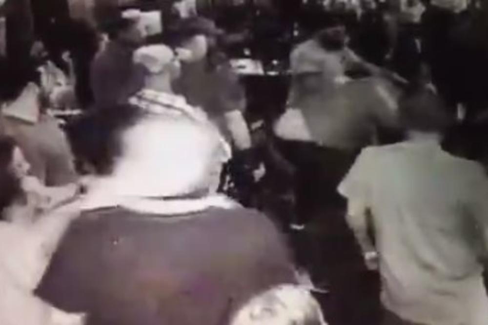 PROCUREO SNIMAK TUČE IZ NOĆNOG KLUBA: Sve je počelo kad je manijak uhvatio konobaricu... (VIDEO)