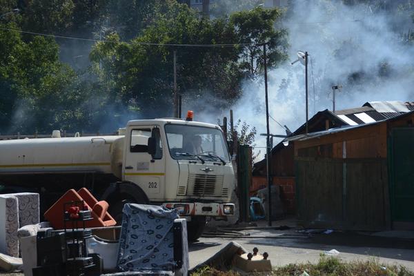 Gore barake na Karaburmi, širi se gust dim! TRUDNICI POZLILO!