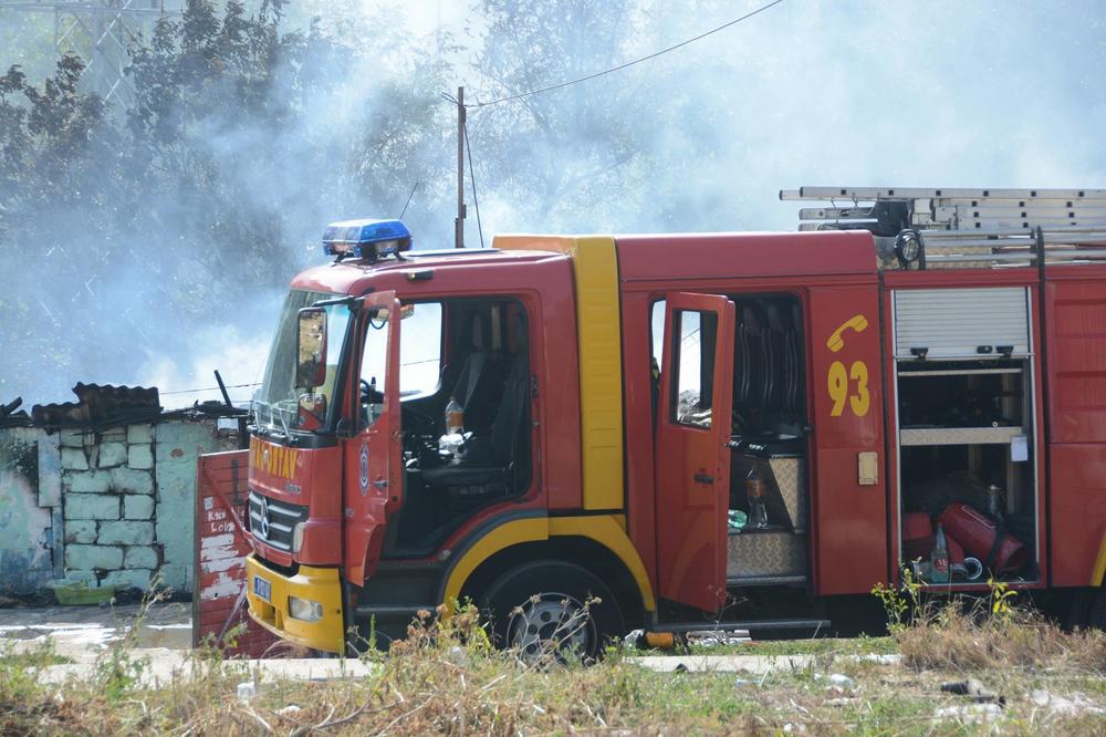 GORI KINESKA FABRIKA GUMENIH PAPUČA U JAGODINI: Ogroman požar, evakuisani radnici!