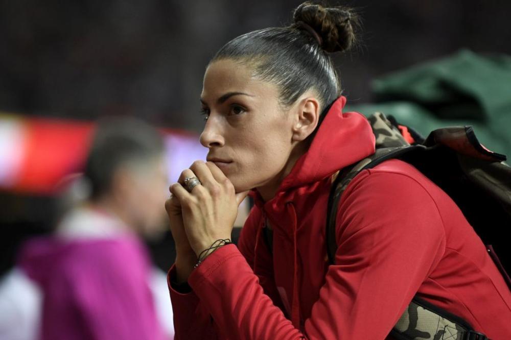 IZGLEDA KAO APOLON, DEVOJKE SE BACAJU NA NJEGA: Da li se Ivana Španović kaje?