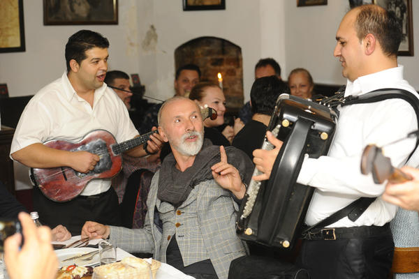ONA JE NAJMISTERIOZNIJA ŽENA PEVAČA IKADA: Dino Merlin je sa njom od 17.godine a evo KAKO ONA IZGLEDA! (FOTO)