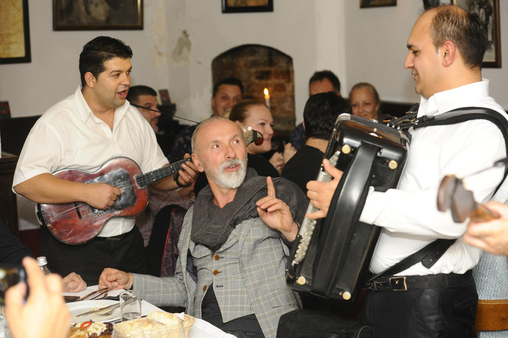 ONA JE NAJMISTERIOZNIJA ŽENA PEVAČA IKADA: Dino Merlin je sa njom od 17.godine a evo KAKO ONA IZGLEDA! (FOTO)