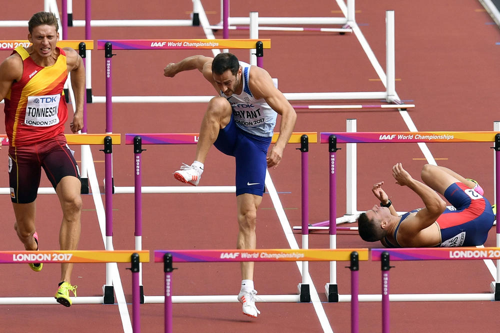 Dudaš startovao kao torpedo i onda baksuz! Diskvalifikovan jer je oborio preponu! (FOTO)