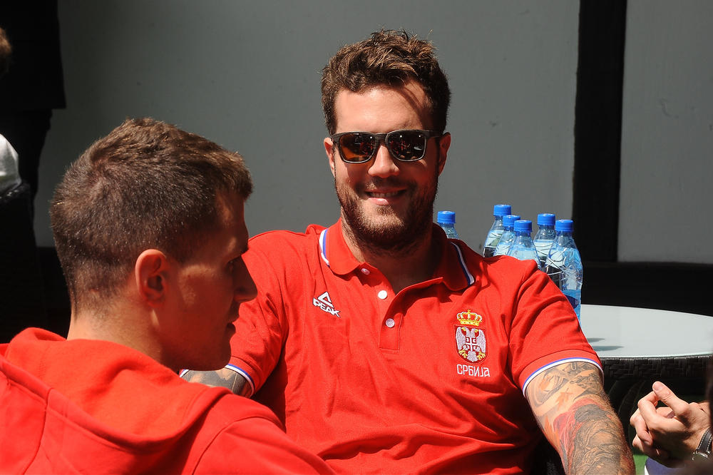 RADULJICI JE LEPO U KINI: Srpski reprezentativac potpisao novi ugovor!