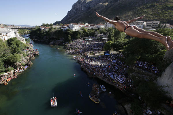ZAGADILI NERETVU! Hrvati plovili sa natpisom "Za dom spremni"