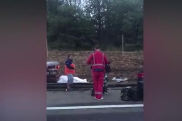 STRAVIČAN UDES KOD NAPLATNE RAMPE VRČIN: Sudar autobusa i PET automobila, JEDNO LICE POGINULO (VIDEO)