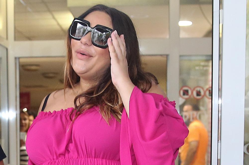 IZBACIO SAM JE NAGLAVAČKE! Lepi Mića isterao Anu Nikolić iz kafane: Lepa je, ali ponašanje KATASTROFA! (VIDEO)