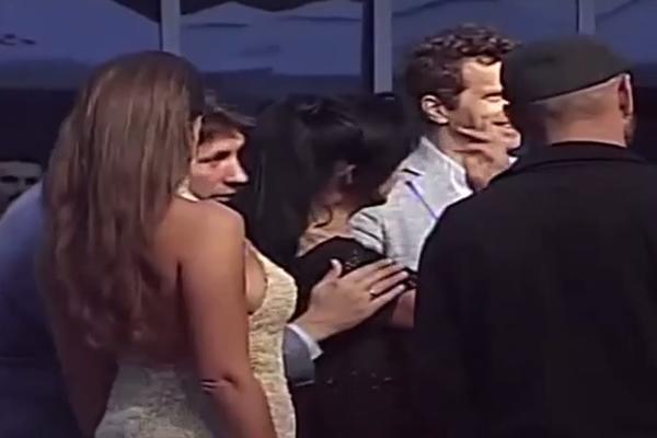 CRNOGORSKA GLUMICA UKRALA SVU PAŽNJU NA CRVENOM TEPIHU: Bez grudnjaka u providnoj haljini svi su gledali u NJU (VIDEO)