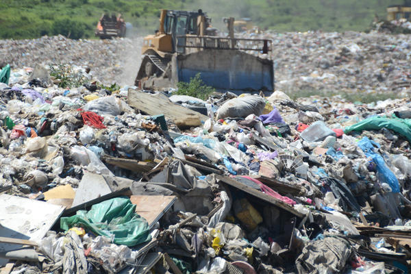 Gde završavaju milioni maski i rukavica? Više od KILOGRAM OPASNOG OTPADA po pacijentu u Srbiji