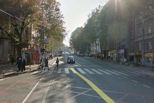 STRAŠAN UDES U CENTRU BEOGRADA: "Zafira" naletela na motor, dve osobe povređene