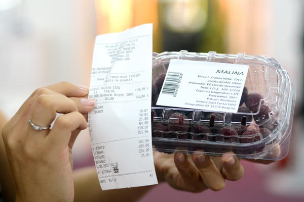 OD MALINARA KILOGRAM KUPUJU ZA 120 DINARA, A NAMA NAPLAĆUJU 960 DINARA! Ko sebi stavlja u džep 840 dinara? (FOTO)