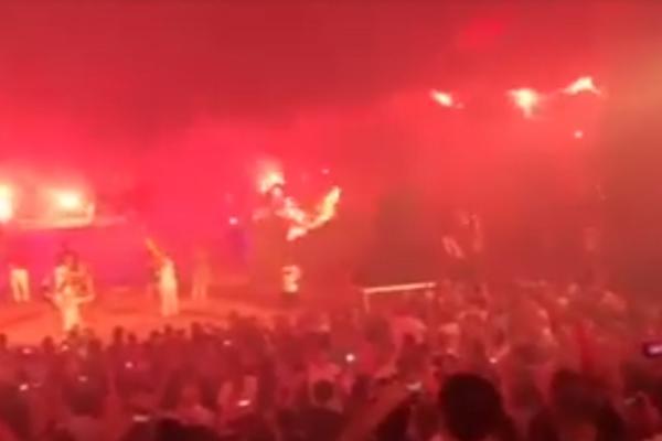 SINI JARKO SUNCE SA KOSOVA! Herceg Novi ceo bio je crveno-beo! (VIDEO)