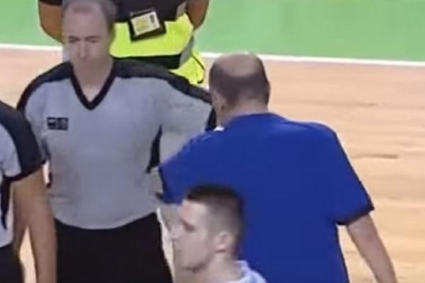 POBESNEO KAO RIS! Rukovanje Duška Vujoševića i sudije umalo preraslo u fizički obračun! (VIDEO)