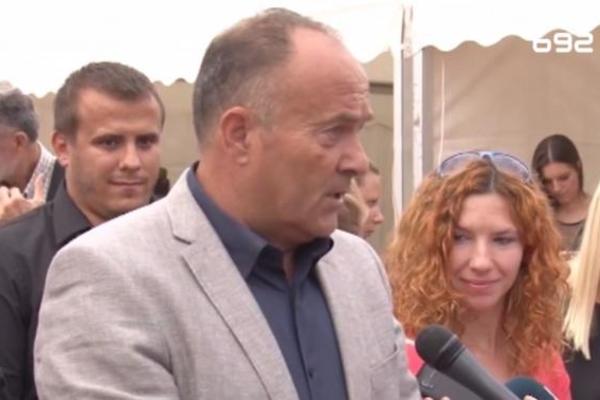 ZAŠTO PRIČATE DA SU KNJIGE ZA DECU BESPLATNE, KAD NISU? Sad NEĆU ni da vam odgovorim! Novosađanka urnisala ministra prosvete!