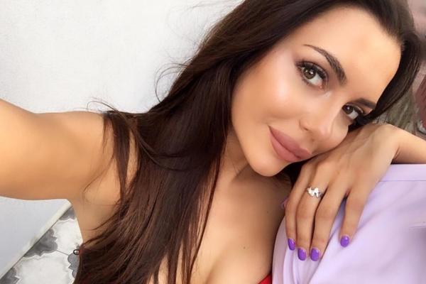 POKAZALA FRAJERA I OBJAVILA SELFI IZ KREVETA! Helena Topalović svima pokazuje koliko je VOLJENA!