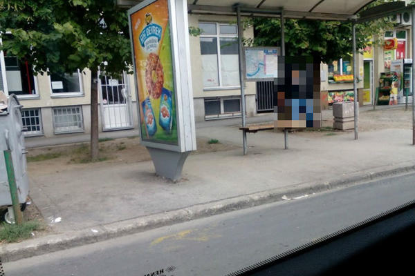 NOVOSAĐANI U ŠOKU! Čovek je došao na stanicu autobusa i ZGROZIO CEO GRAD! MA SVAKOG KO IMA INTERNET! (FOTO)