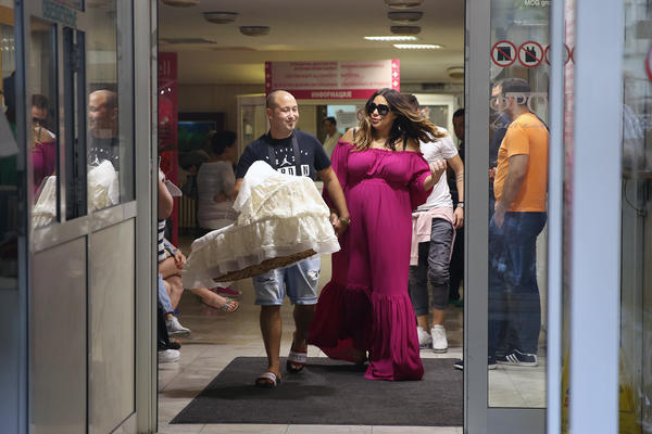 ANA NIKOLIĆ SE OGLASILA PRVI PUT POSLE POROĐAJA: Otkrila je najlepše detalje o ćerki Tari, ali i kilogramima zbog kojih je svi prozivaju!