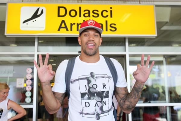 AMERIKANAC NESTRPLJIV! Reči Džejmsa Feldina su muzika za uši navijača Crvene zvezde! (FOTO) (VIDEO)