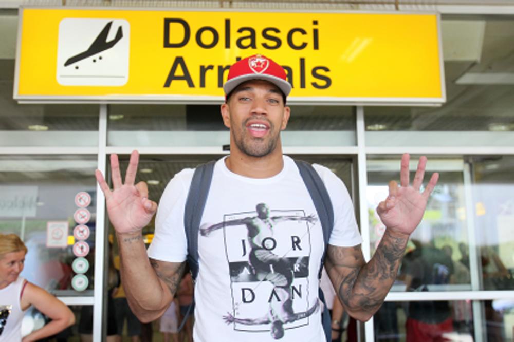 AMERIKANAC NESTRPLJIV! Reči Džejmsa Feldina su muzika za uši navijača Crvene zvezde! (FOTO) (VIDEO)