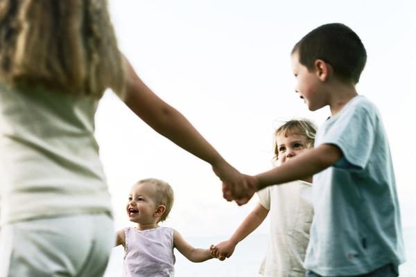 RINGE RINGE RAJA KRIJE HOROR! Pesmica koju SMO SVI PEVALI KAO DECA ima jezivo mračno poreklo! (VIDEO)