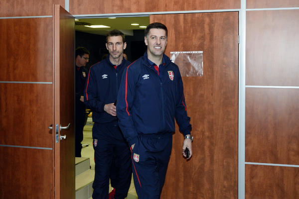 Oglasio se Mladen Krstajić povodom priče da je pretučen jer dovodi muslimane u klub!