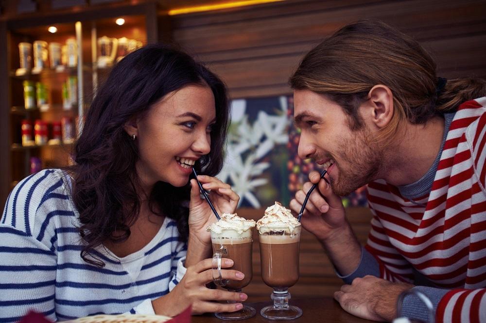 5 situacija u kojima vam niko neće zameriti što se ljubakate na javnom mestu! (FOTO) (GIF)