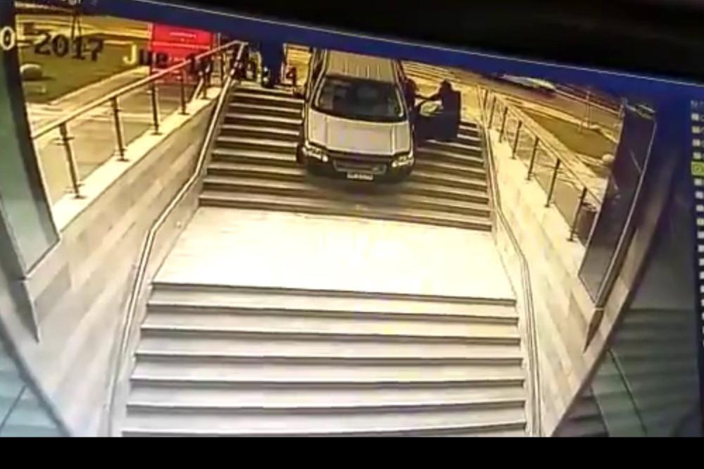 Istripovala da su stepenice ulaz u podzemnu garažu, a NAJGORE SE DESILO NA KRAJU! (VIDEO)