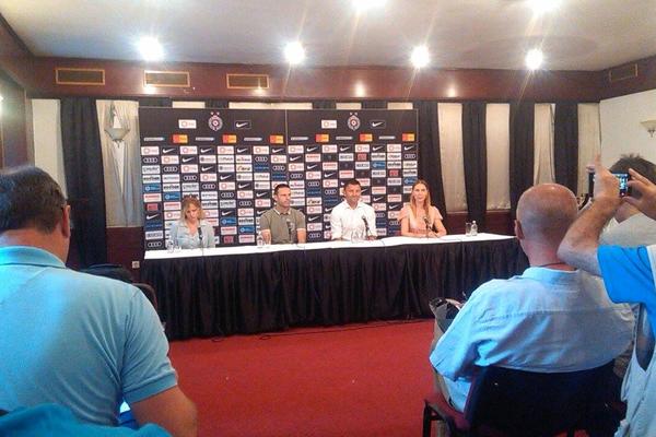 Partizan hteo da ispoštuje mađarske novinare, ali se niko od njih nije pojavio i tada je Đukić ispalio opasnu foru! (FOTO)