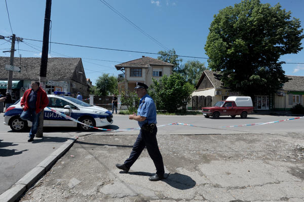 HOROR U DOBANOVCIMA: Leš se MESEC DANA raspadao u kući!