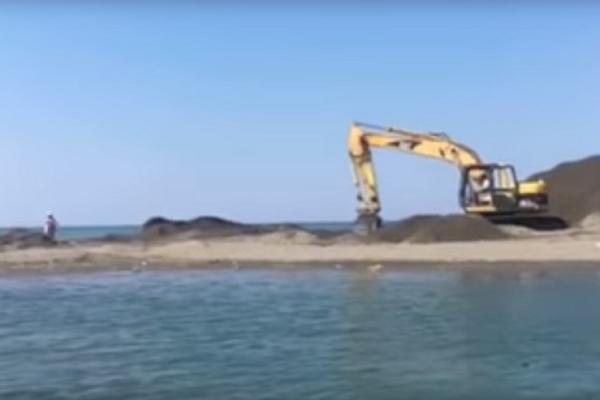 SPREČAVAJU KATASTROFU: Crnogorci počeli otkopavanje ušća Bojane! (VIDEO)