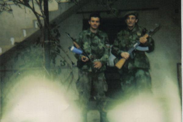 VELIČAJU RAZNE LIKOVE, A ŠTA JE S MOJIM RATNIM DRUGOVIMA? Radovan je bio na Kosovu, od njegovih priča naježiće vam se svaka dlaka na telu! (FOTO)