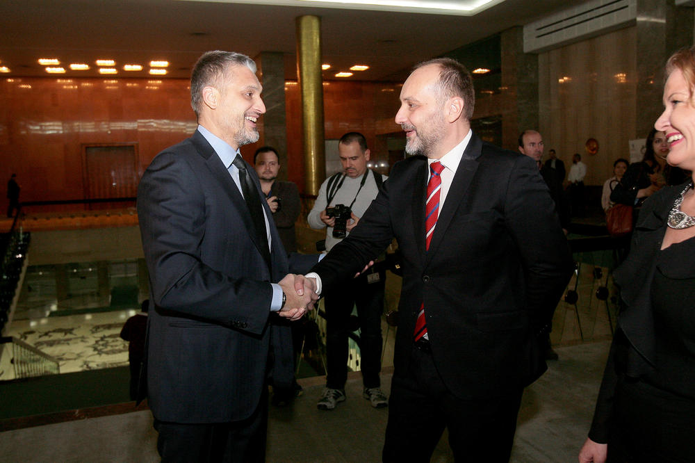 ČEDA O SAŠI JANKOVIĆU: Podmukao i neiskren, hoće da šefuje demokratama!