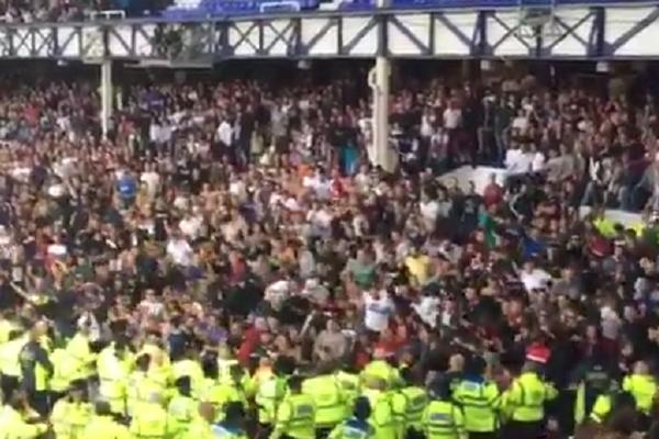 HAOS U LIVERPULU! Torcida vratila Englesku u mračno huligansko doba! (VIDEO)