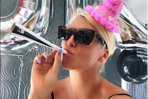 290.000 DALA ZA GARDEROBU! Karleuša se za proslavu rođendana posebno skockala! Da li je vredno svih tih PARA? (FOTO)