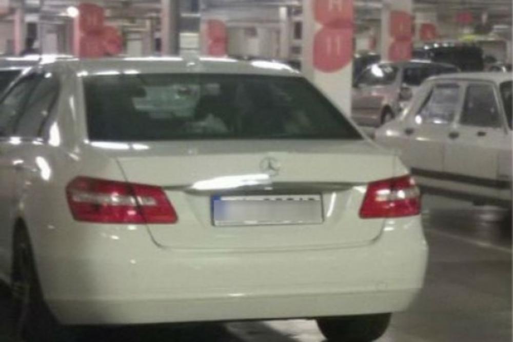 SAČUVAJ BOŽE! Lik iz Kragujevca ima NAJPOBOŽNIJE tablice na svetu! (FOTO)