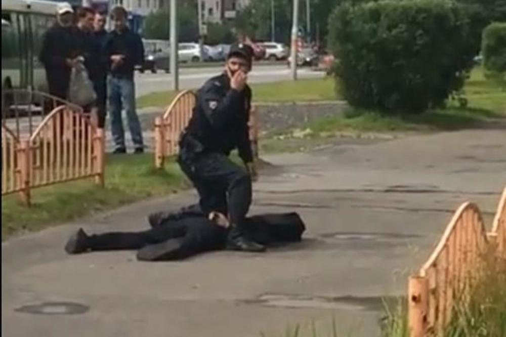 IŠAO ULICOM I UBADAO LJUDE: Nožem kasapio slučajne prolaznike, povređeno osmoro!