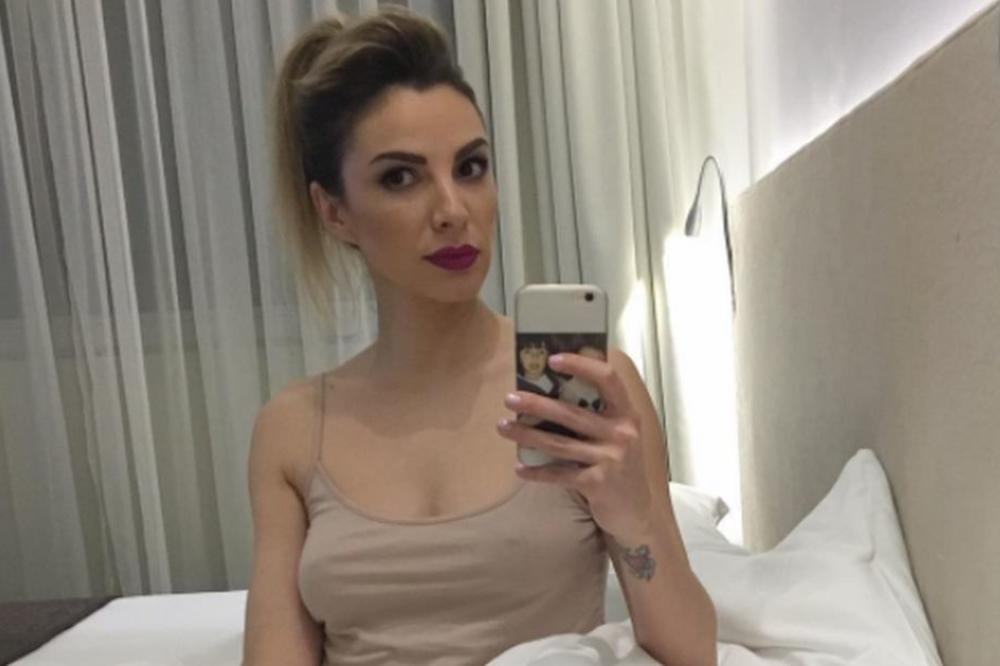VRELO TELO I POZADINA OD KOJE SE LUDI: Instagram profil ove srpske pevačice je zabranjen za one koji imaju srčanih problema! (FOTO)