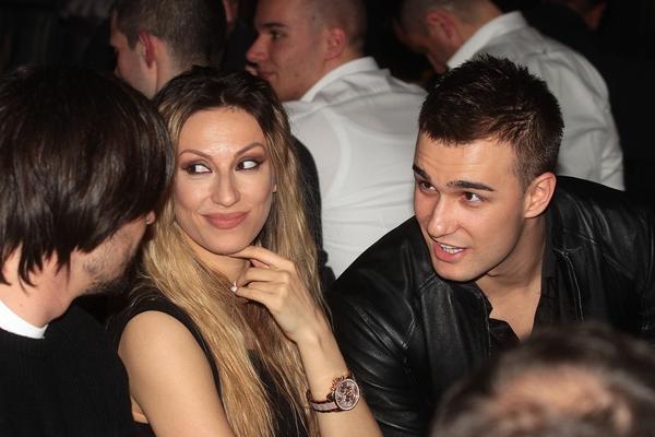 BRŽI JEZIK OD PAMETI: Rada Manojlović otkrila sočan detalj veze sa Harisom, a on će POLUDETI!