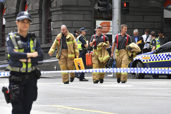 DRAMA U MELBURNU: Roboti za deaktivaciju bombi pretražuju autobus u centru grada! (FOTO)