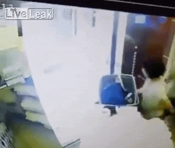 Lift je mnooogo gladan, a za ručak je pojeo spremačicu! (VIDEO)