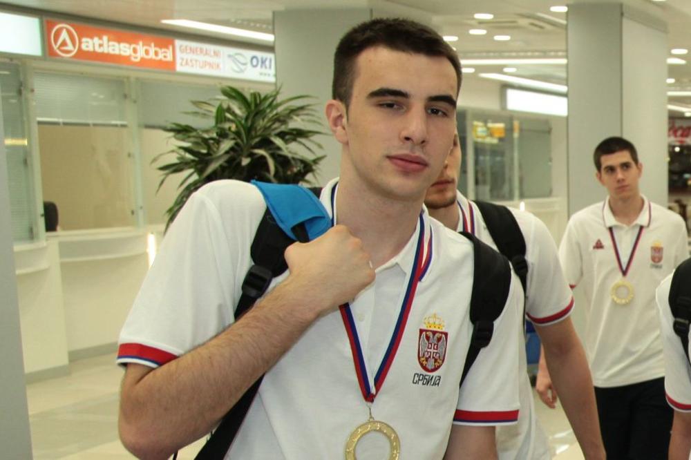 NOVI PROBLEM SA PECARSKIM I PARTIZANOM: Bajern hoće da ga suspenduje, traži 100 hiljada evra za obeštećenje! (FOTO)