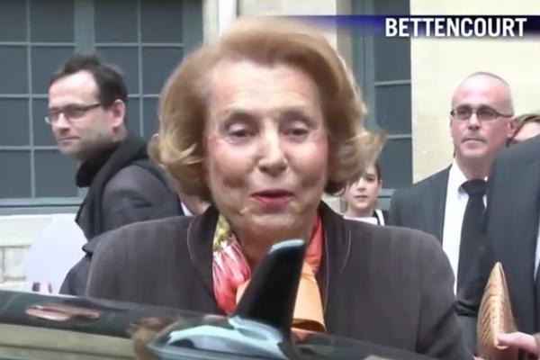 Najbogatija žena sveta ima 94 godine, 43 milijarde na računu i POTPUNO JE NESREĆNA! Ovo je njena životna priča! (FOTO)