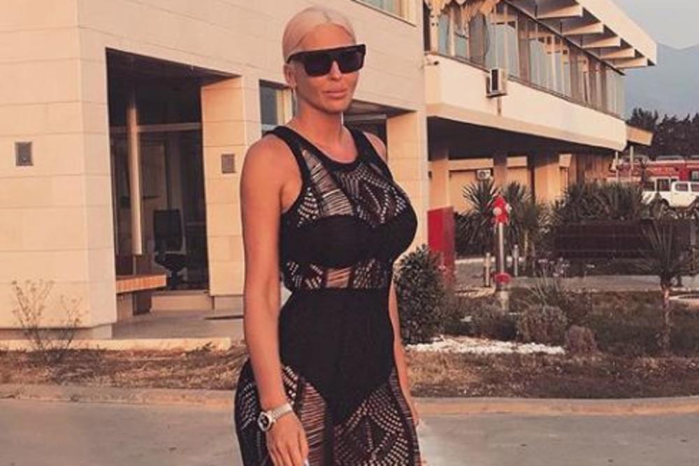 Dok se njene koleginice brčkaju u moru, Karleuša letuje na neobičnoj destinaciji! Iznenađeni? (FOTO)(VIDEO)