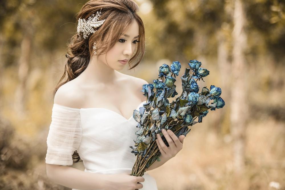Da li biste ih obukle na svom venčanju? Ovo su MAGIČNE VENČANICE OD TOALET PAPIRA i one su pravo savršenstvo! (FOTO)
